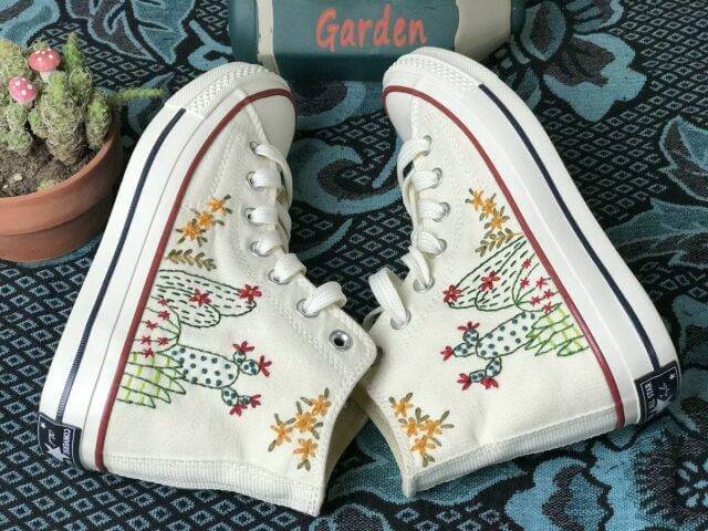 Floral embroidered Converse High tops – Hand embroidered converse – Converse custom wedding – Custom Embroidered Converse Embroidered Shoes